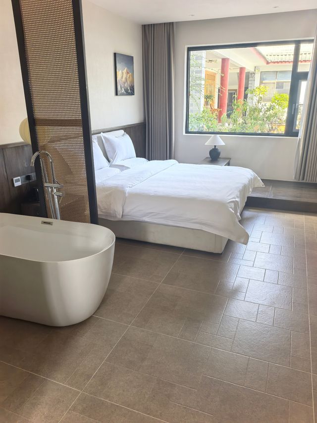 睡進玉龍雪山畫框裡這家設計師民宿也太絕了! 睡進玉龍雪山畫框裡這家設計師民宿也太絕了!