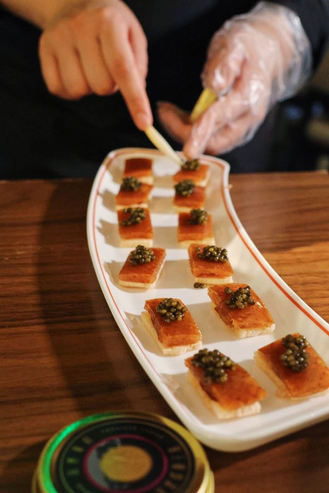 西岸看粉紅聖誕樹吃米其林級新京菜