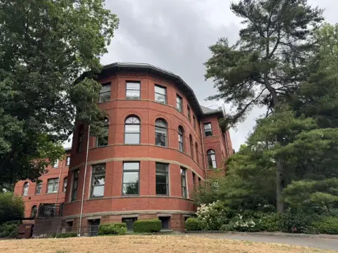 Best travel route: University of Washington Main Campus → Henry Art Gallery → Dennison Sculpture Park → Elliott Museum 