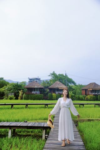 ฉันได้เข้าพักในโรงแรมสุดมหัศจรรย์ที่ตั้งอยู่กลางทุ่งนาในประเทศลาวระหว่างช่วงวันหยุดวันแรงงาน