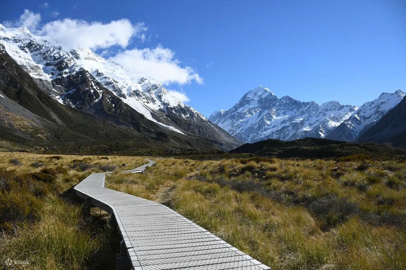 New Zealand Travel by Budget · The Ultimate Guide from Luxury to Budget-Friendly