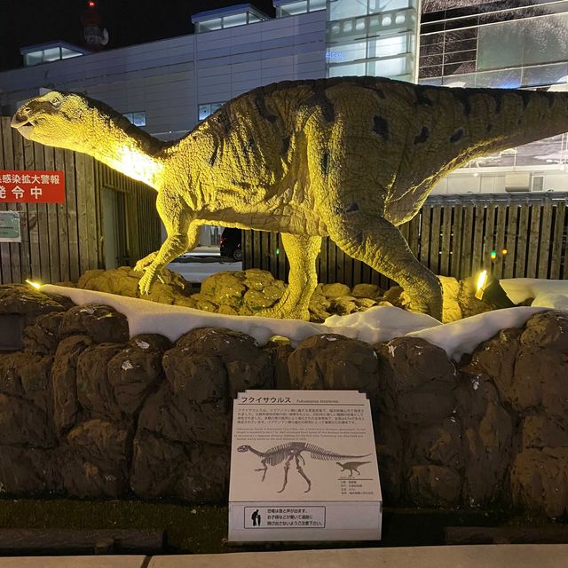 2月のJR福井駅恐竜広場