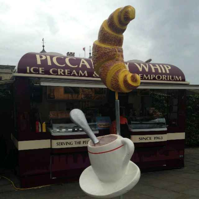 ロンドン。メトロのリバプールストリート駅と、フィッシュ＆チップス