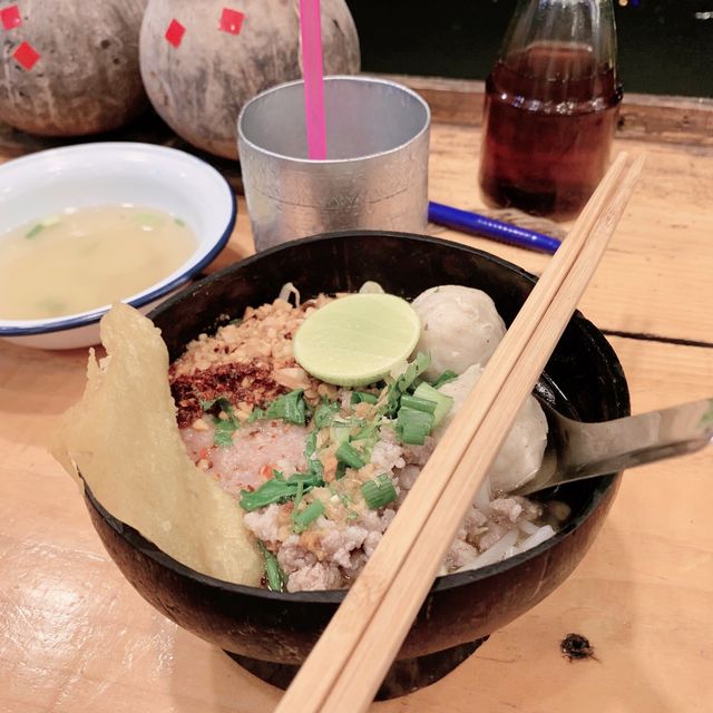 Tong Yum Noodles in Coconut Bowls 🥥
