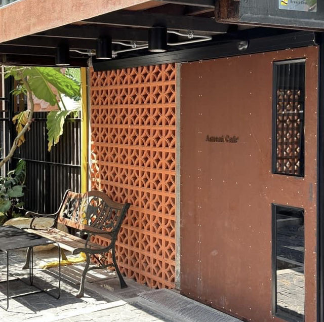 Amani Cafe' อะ-มา-นี คาเฟ่ในเมืองปัตตานี 