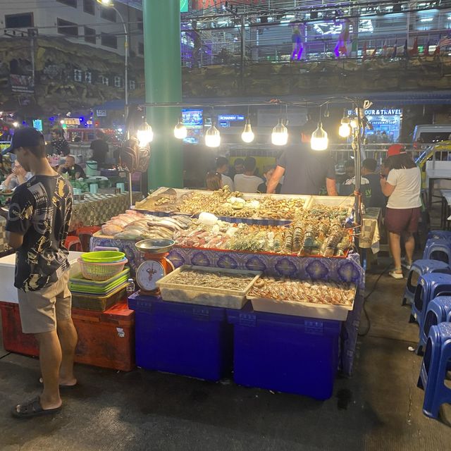 เดินช๊อป ชิม ชิลที่ตลาดสดบันซ้าน ป่าตอง 🦑🦐🦞🦀