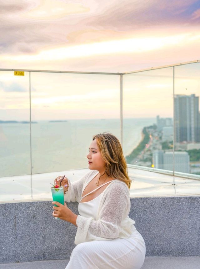 ลากแฟนไปนอนริมหาดจอมเทียนต่อด้วยดินเนอร์บนRooftopปังๆ