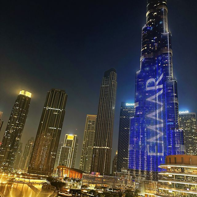 「Dubai Mall夜晚噴泉下非洲餐廳，觀景位置最佳！」