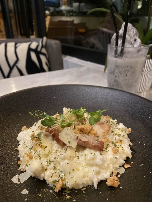 銅鑼灣：樓上高質cafe 
