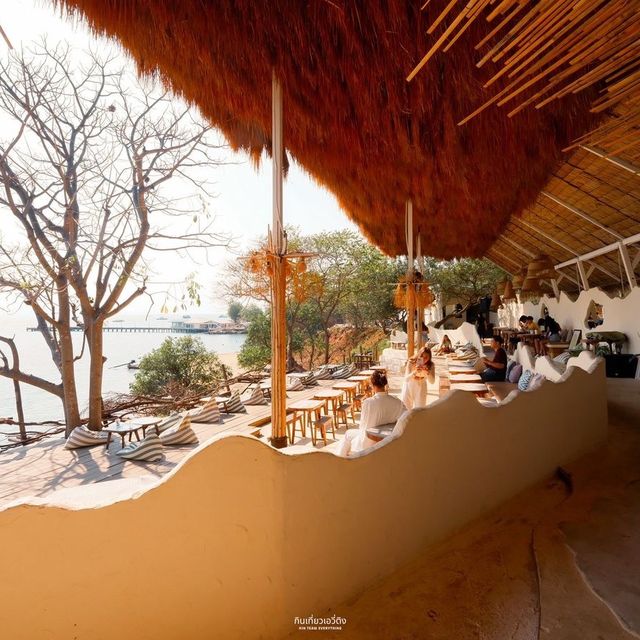 คาเฟ่สไตล์บาหลีบนเกาะล้าน สวยมาก🏖️