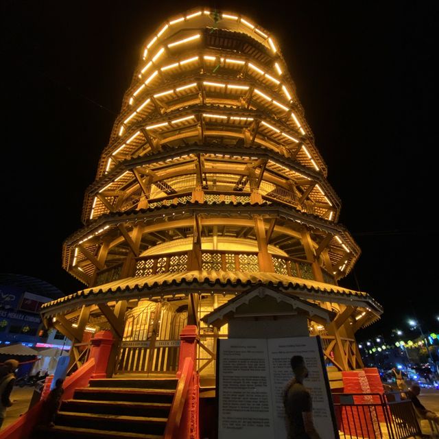MENARA CONDONG TELUK INTAN