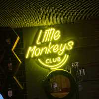 จะนั่งชิวดูบอลก็แวะมาได้ @Little Monkeys Club 