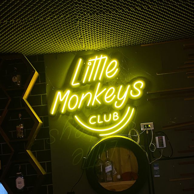 จะนั่งชิวดูบอลก็แวะมาได้ @Little Monkeys Club 