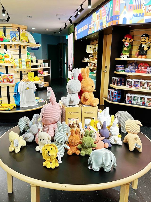 玩足全日室內遊樂場。新濠影滙「滿紛樂園」
