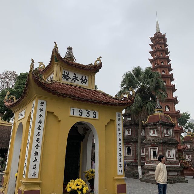 하노이 섬에서 오래된 불교 사찰을? [쩐꾸옥 사원] 🇻🇳✈️