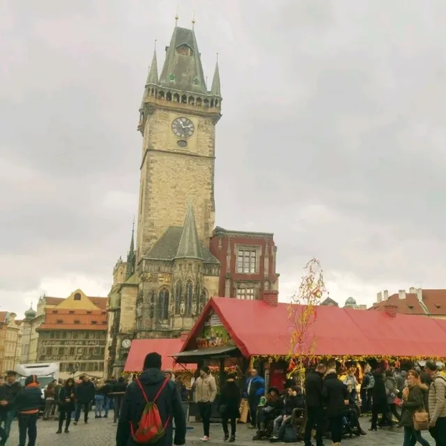人文藝術匯集的布拉格廣場