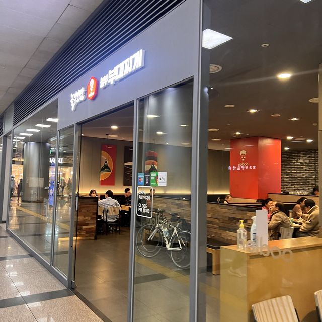 韓国/ソウル【龍山】駅直通！プデチゲとポッサムを食べられるお店
