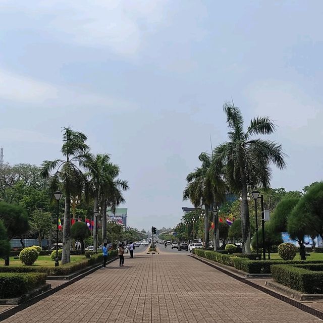 Majestic Patuxay Monument: A Symbol of Pride in Vientiane