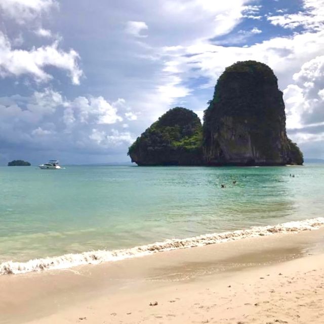 หาดไร่เลย์ หาดที่เงียบสงบและสวยงามของ จ.กระบี่