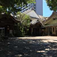 繁華街にある立派なお寺【萬行寺】