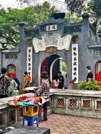 Roaming Hoan Kiem Lake