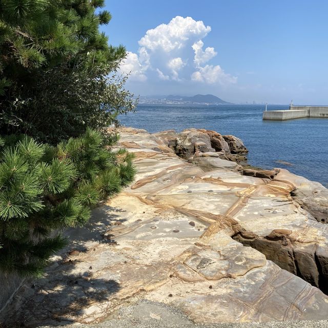 淡路島！郷土記念物絵島（えしま）岩屋にあるパワースポット！海が綺麗！明石大橋を背に絶景ポイントでもある