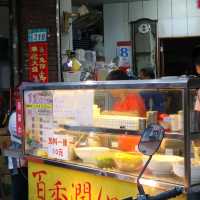 新北銅板美食推薦～三重【百香潤餅捲】…料多實在超飽滿...