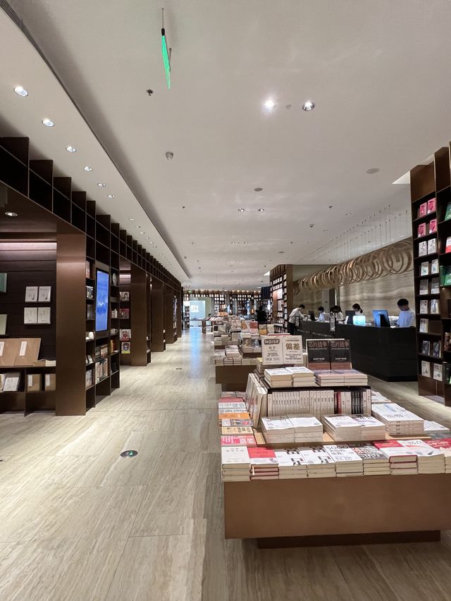 深圳版誠品🤫城中現代感書店😆前檐🙈