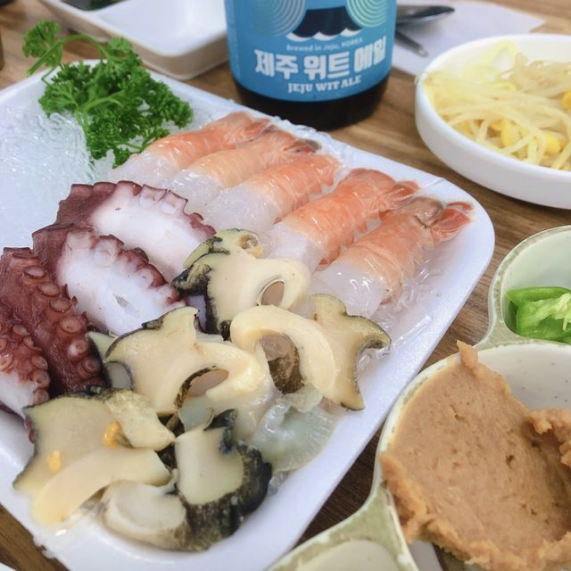韓國｜濟州島 新鮮海產 生魚片！生蝦！生章魚！