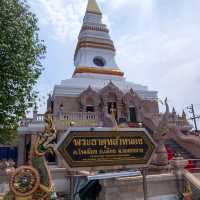 พระธาตุกลางน้ำ (พระธาตุหล้าหนอง)