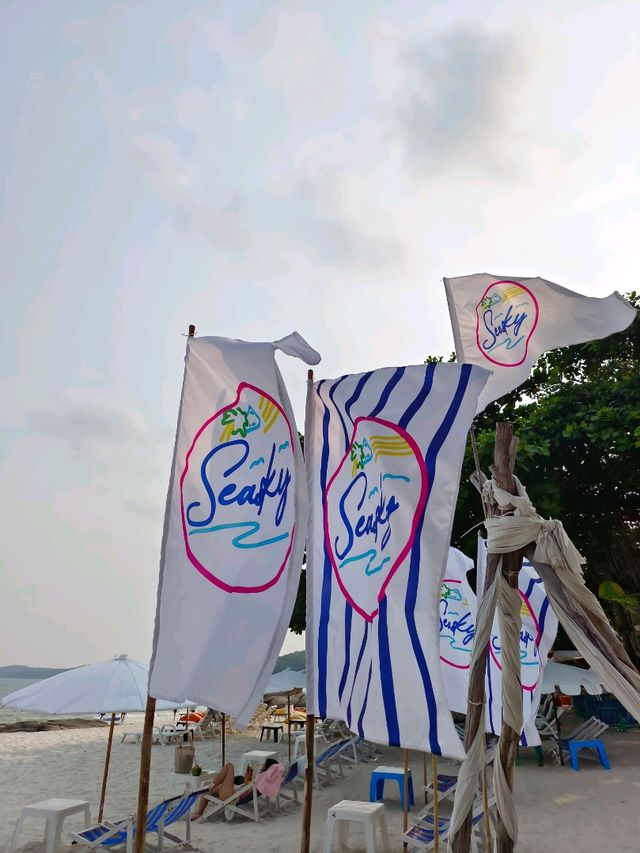 SEA SKY cafe คาเฟ่ริมทะเลหาดทรายแก้ว เกาะเสม็ด