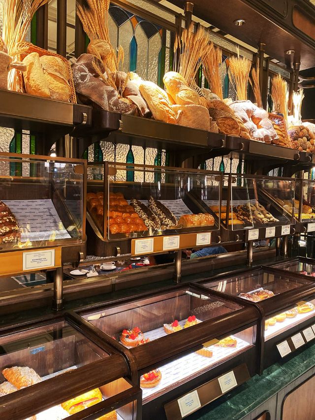 Churchill’s Boutique at the Londoner 🌰🥜🫘