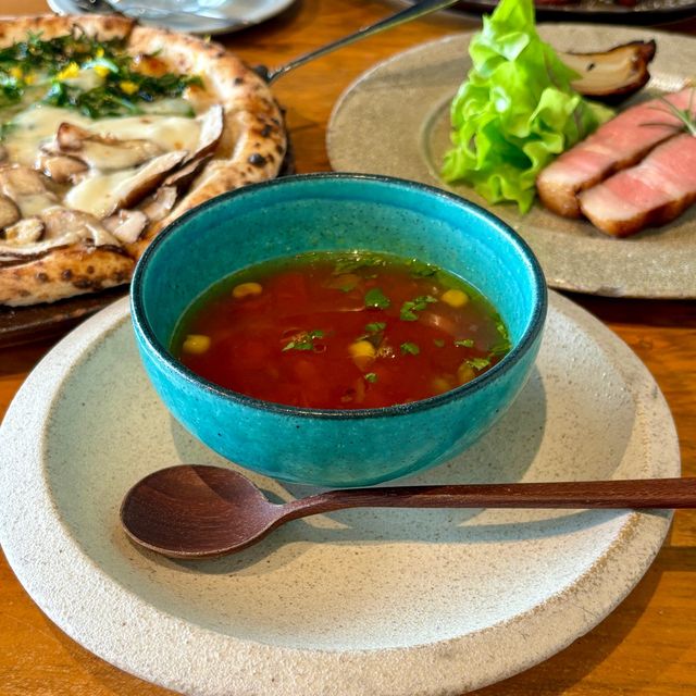 【鳥取・鳥取駅】薪窯で焼いたピザや野菜を味わえる「KAEN」
