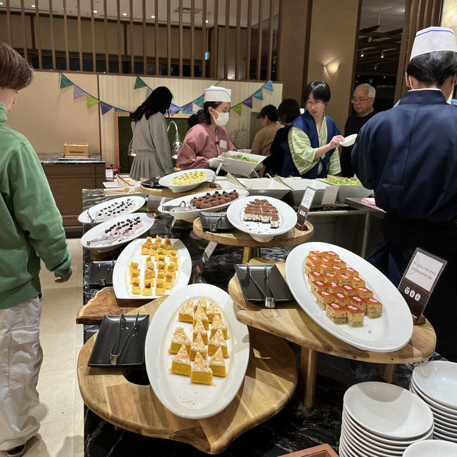 Free slow sashimi and snow crab leg