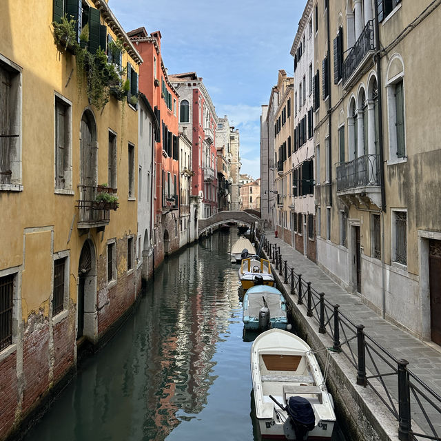 Strolling around the Floating City