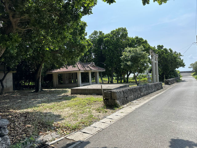 沖縄・石垣島。白保公民館指定文化財『真謝御嶽(マーザーオン)』