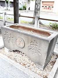 【下染屋神明社/東京都】交通量の多い道路に面している
