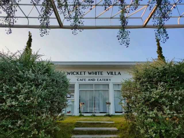 เที่ยวราชบุรี แวะพัก Wicket white villa 