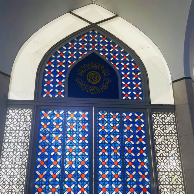 【マレーシア🇲🇾/鮮やかなブルーが美しい✨モスク🕌】