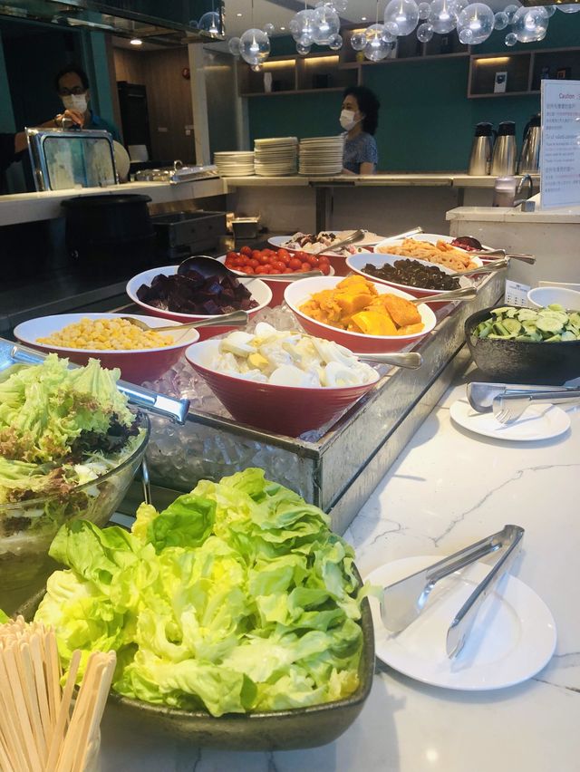 觀塘巧明街Holiday inn酒店2樓Cafe半自助餐，人均價格$130