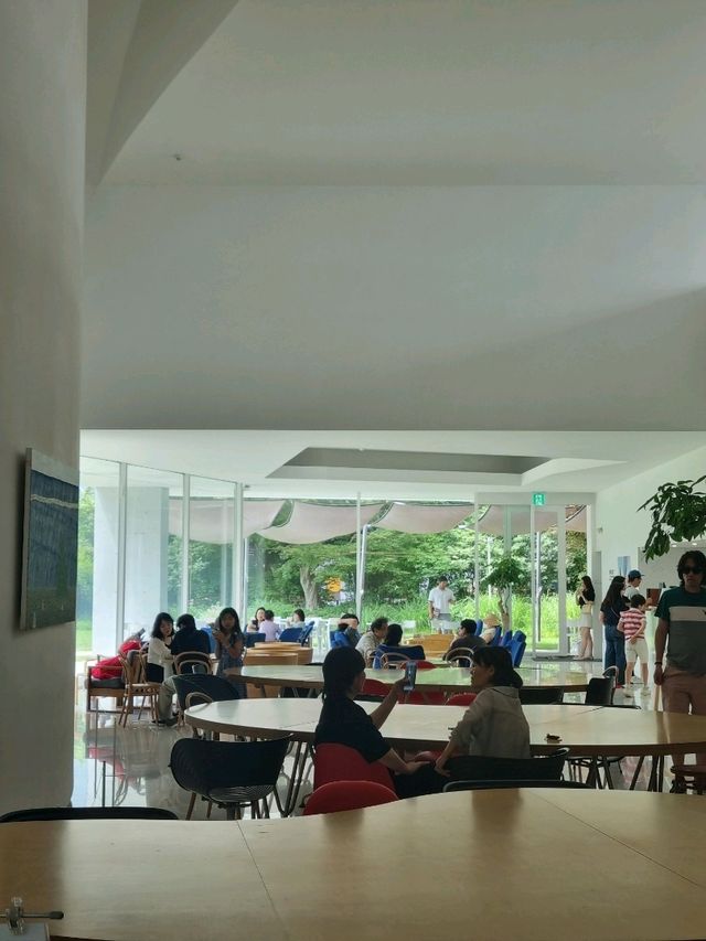 이색적인 전시데이트