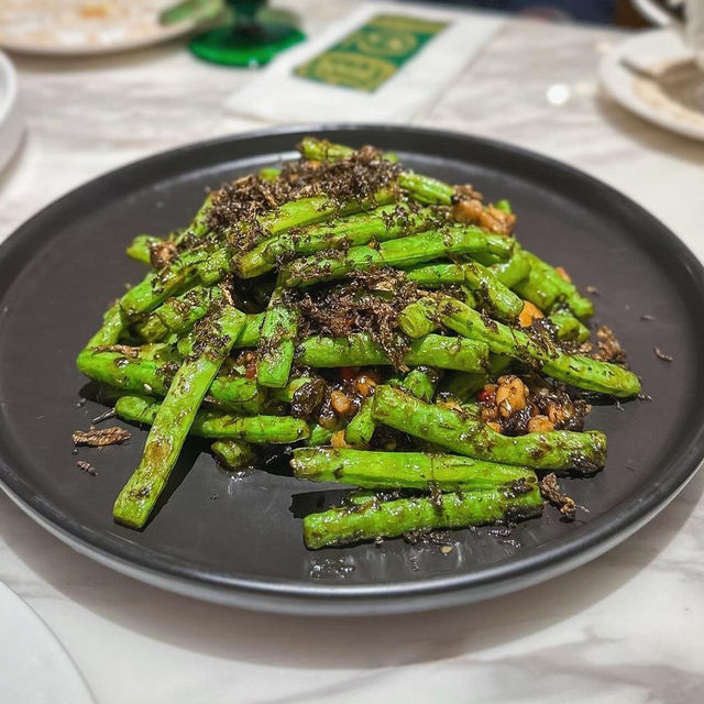 「特務主題餐廳，奢華用餐體驗」