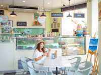 คาเฟ่โทนพาสเทล หาดกะรน ภูเก็ต