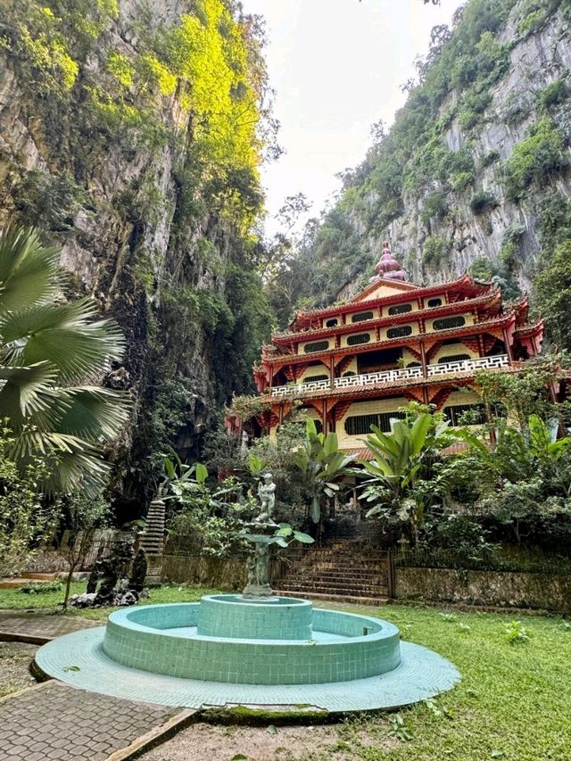 The Oldest & Main Cave Temple - Sam Poh Tong Temple