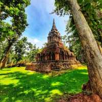 วัดป่าสัก ชมเจดีย์ทรงปราสาทแบบล้านนา