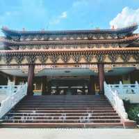เที่ยววัดสถาปัตยกรรมจีน บูชาเจ้าแม่กวนอิมองค์ใหญ่
