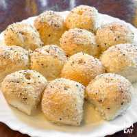 ขนมปังนุ่มไส้น้ำตาลโตนด อร่อยหอมแบบไส้ทะลัก