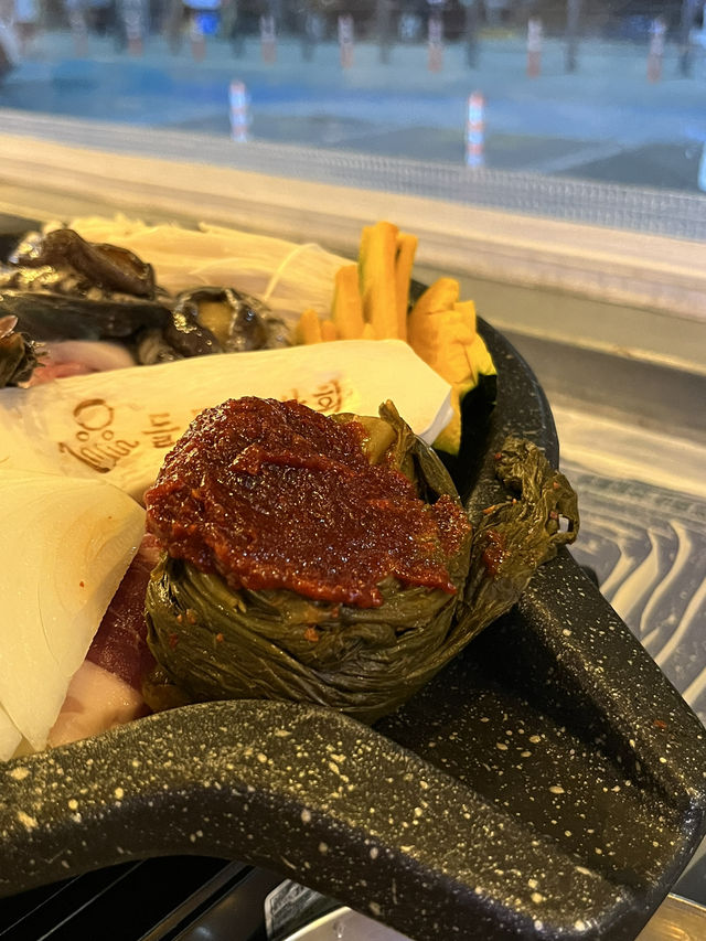여수 밤바다를 보며 삼합을 먹을 수 있는 맛집 돌문어 상회