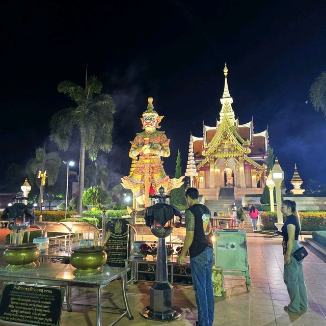 ศาลหลักเมือง จ.อุดร เก่าแก่ ดึกก็ไหว้ได้ 