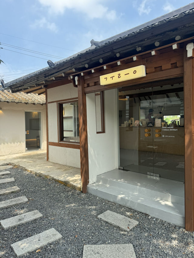 수플레 케이크가 맛있는 감성카페 구릉